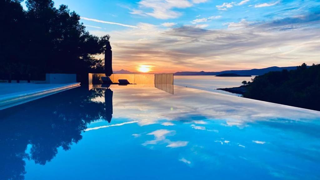 Holiday Hvar Vrbanj Exterior photo