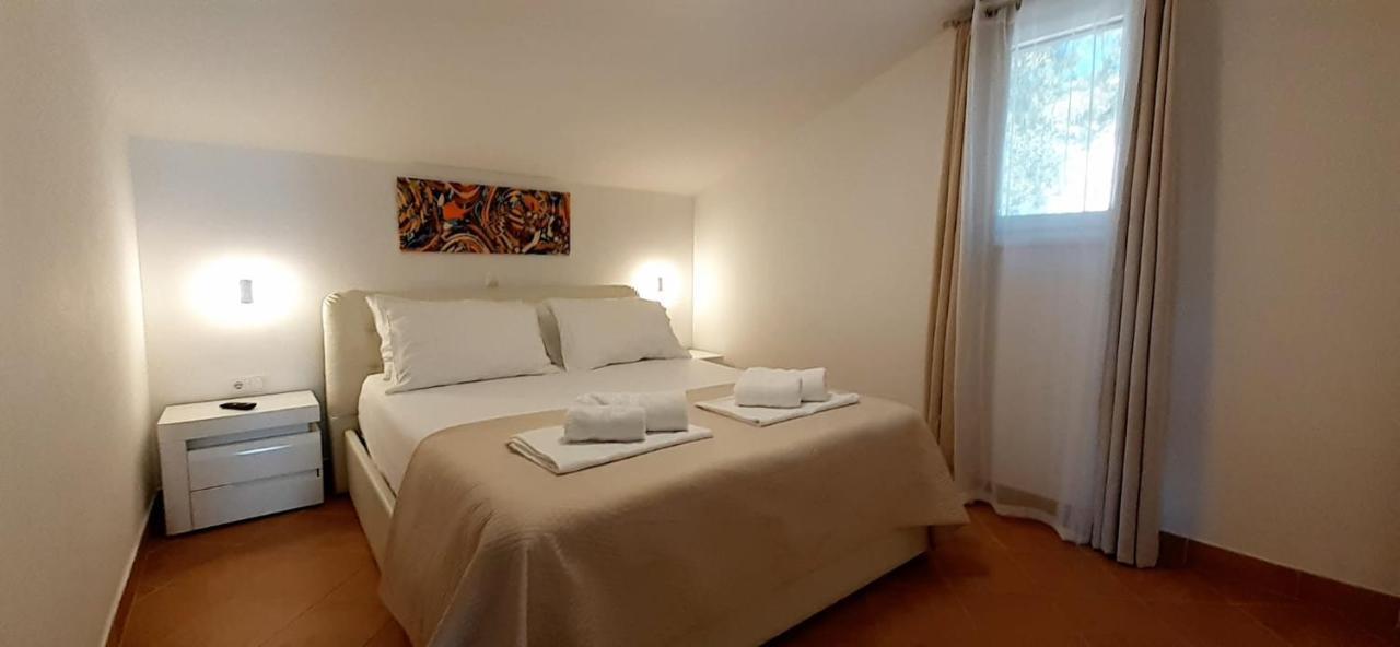 Holiday Hvar Vrbanj Exterior photo