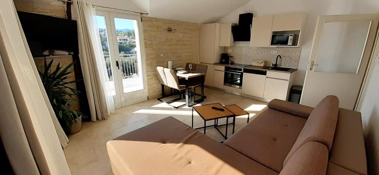 Holiday Hvar Vrbanj Exterior photo