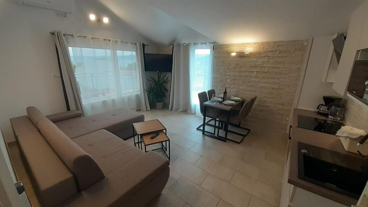 Holiday Hvar Vrbanj Exterior photo
