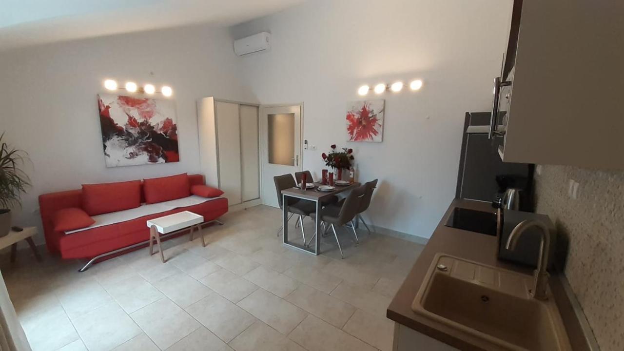 Holiday Hvar Vrbanj Exterior photo