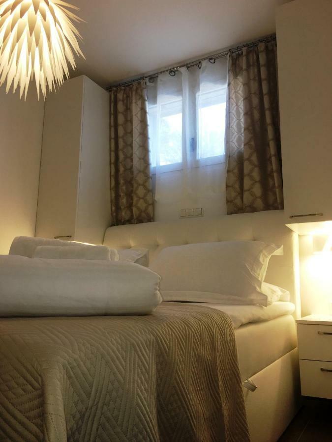 Holiday Hvar Vrbanj Exterior photo