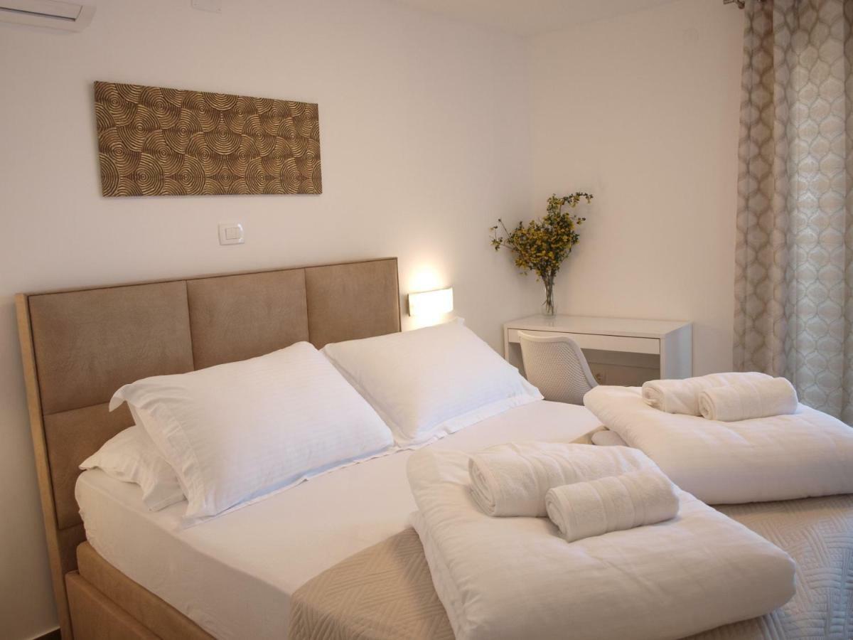 Holiday Hvar Vrbanj Exterior photo